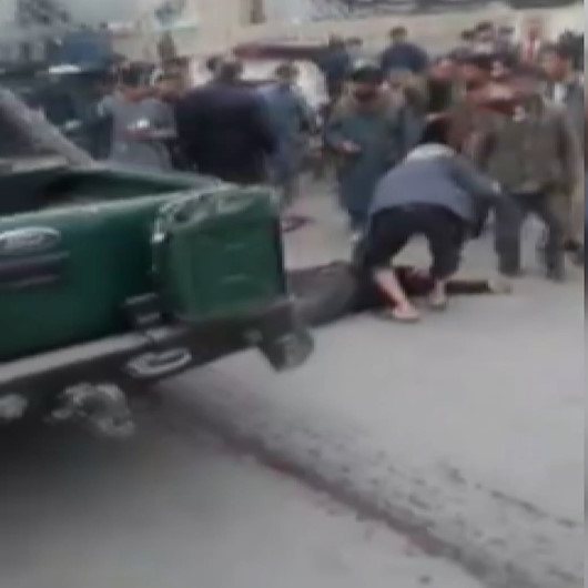 Afganistanda yol kenarına yerleştirilen bomba patladı: 2 ölü, 3 yaralı